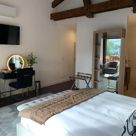 Bed & Breakfast La D'ambroise 4*