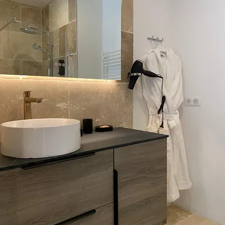 La D'ambroise Bed & Breakfast 4*