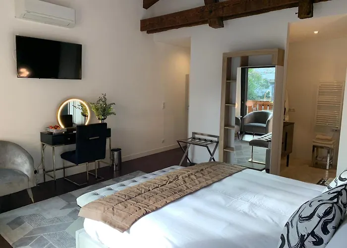 Couette-café La D'ambroise 4*